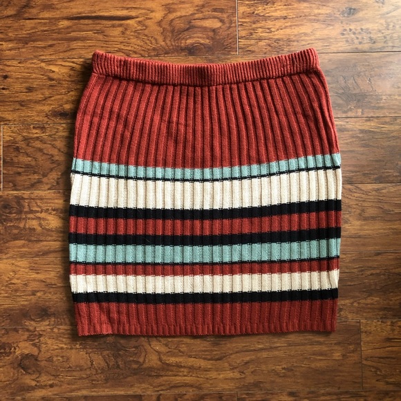 Colorblock Two-Piece Set - Picture 3 of 4